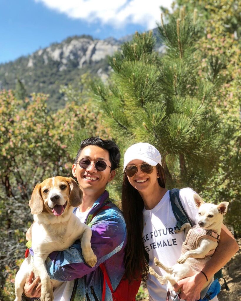Lee Sung Jin with his wife and pet dogs on a vacation