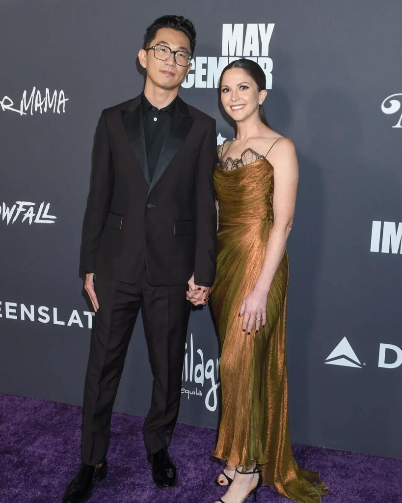 Lee Sung Jin with his wife in a event