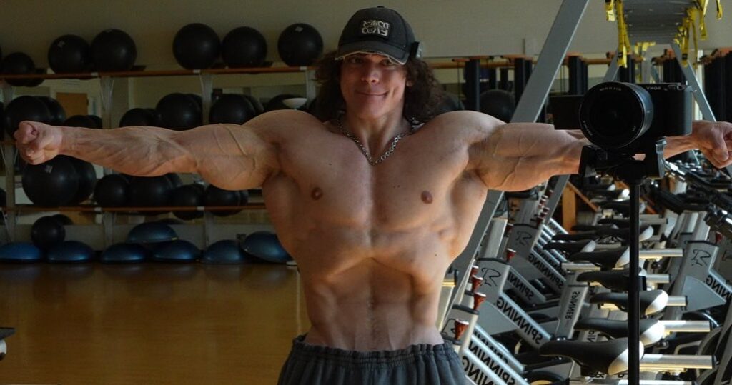 Sam Sulek bodybuilding in gym