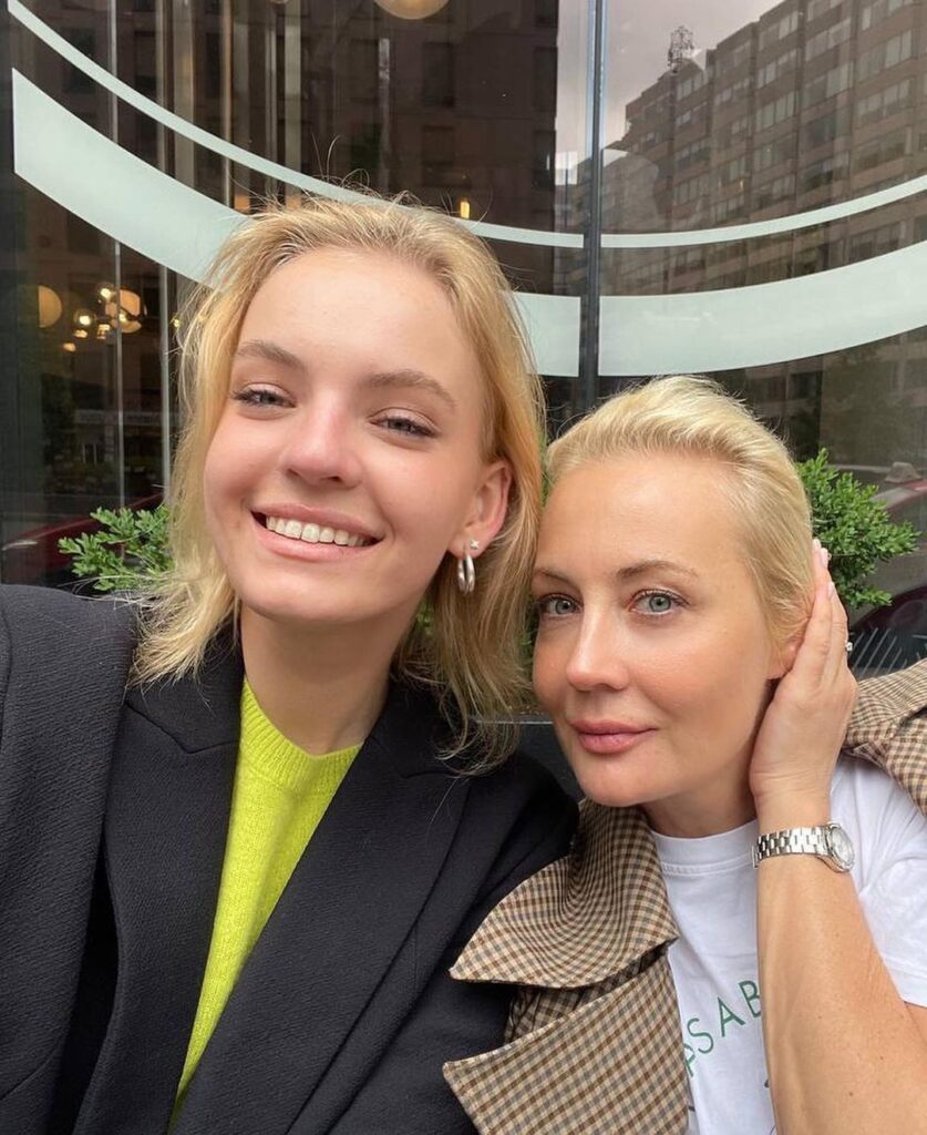 Daria Navalnaya with her mother