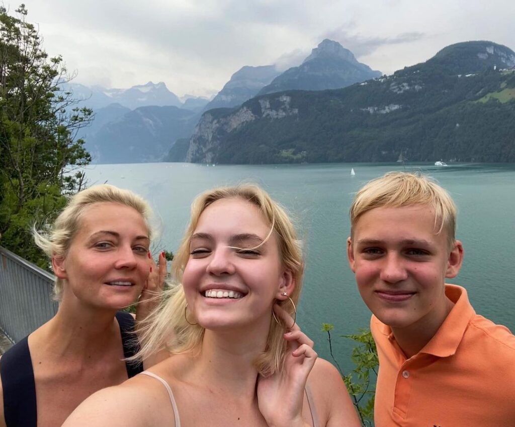 Daria Navalnaya with her mother and brother on vacation