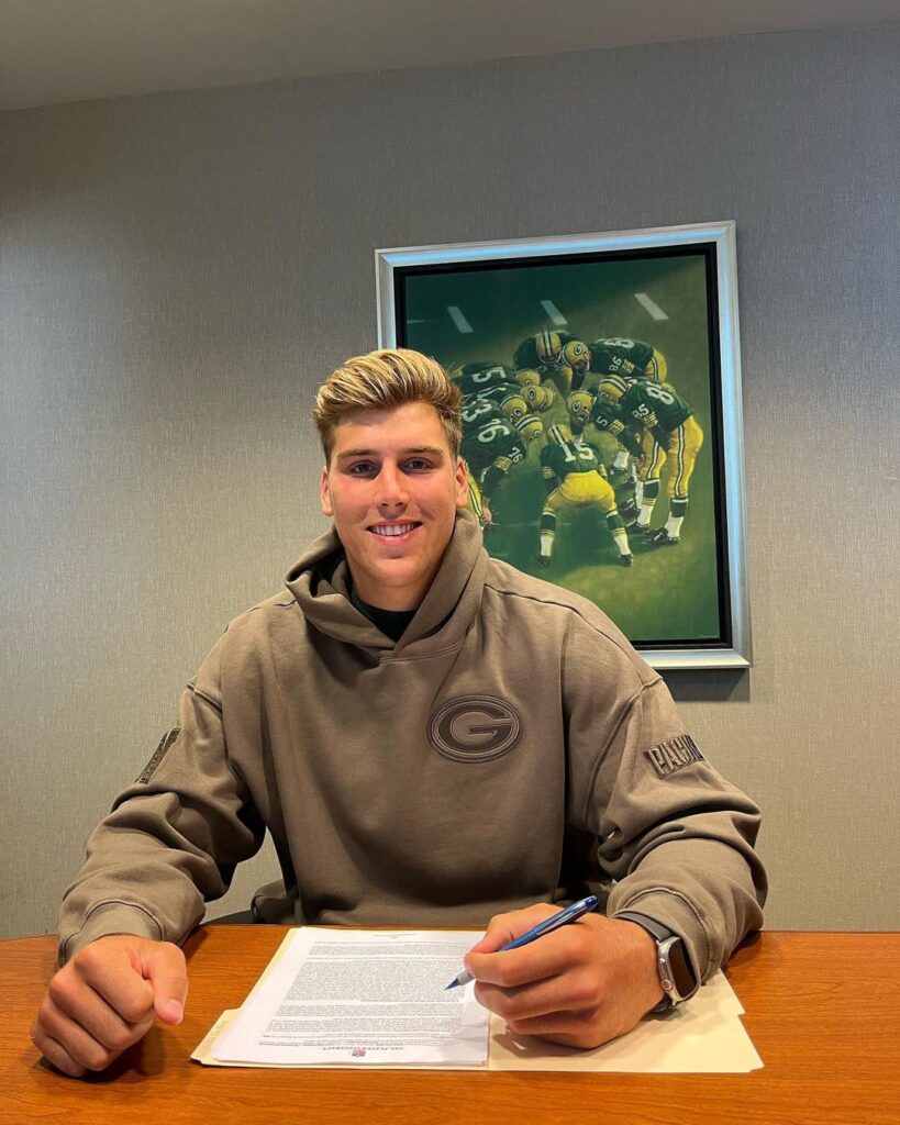 Lukas Van Ness signed contract