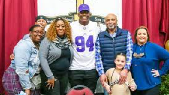 Maason Smith with his parents and family