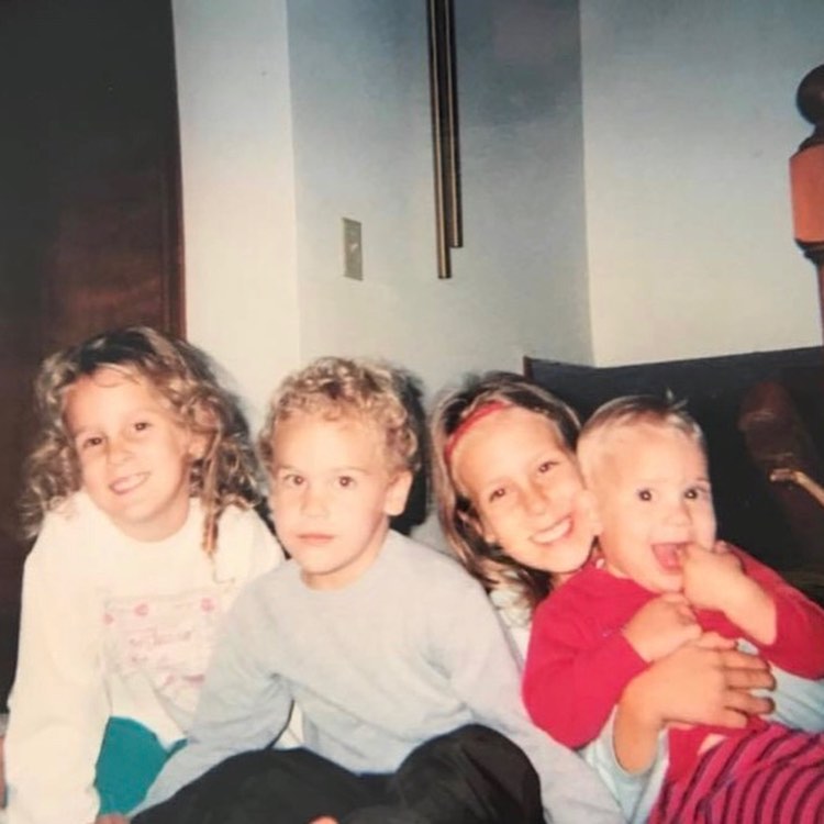 Sam LaPorta childhood photo with his sisters