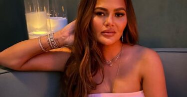 Chrissy Teigen Wiki, Age, Height, Husband, Kids, Nationality, Net Worth, Parents, & Biography