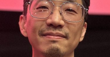 Lee Sung Jin Wiki, Biography, Age, Education, Wife, Net Worth, Family & Biography