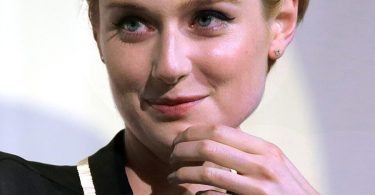 Elizabeth Debicki Wiki, Age, Height, Boyfriend, Husband, Relationships, Parents, Profession, Net Worth, Biography & More