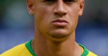 Philippe Coutinho Wiki, Age, Height, Wife, Girlfriend, Children, Career, Net Worth, Salary, Biography & More